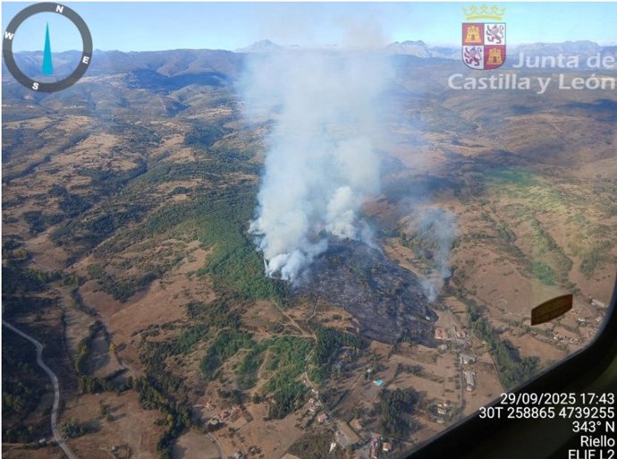 Imagen del incendio en Riello.