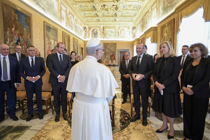 Vatican, VATICAN: NO LIBRI** Italy, Rome, Vatican, 2025/9/29 Pope Leo XIV receives in private audience Members of the working group on intercultural and interreligious dialogue  in Vatican City  Photograph by VATICAN MEDIA   / Catholic Press Photo