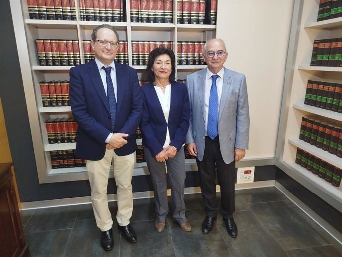 (Desde Izda.) Ramírez, Sánchez Y Egea, En El Colegio De Abogados De Lucena.
