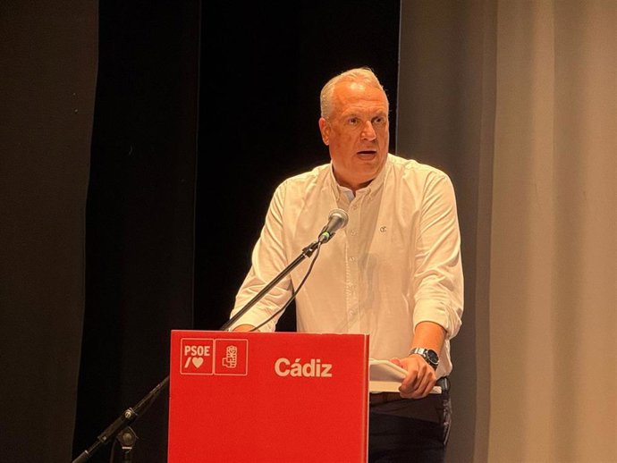 El secretario general del PSOE de Cádiz y diputado en el Congreso, Juan Carlos Ruiz Boix, durante su intervención en el primer Comité Provincial del PSOE de Cádiz.