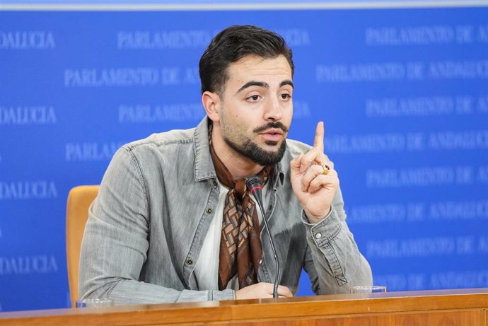 Archivo - El parlamentario de Por Andalucía José Manuel Gómez Jurado, en rueda de prensa. (Foto de archivo).