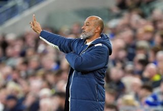 29 September 2025, United Kingdom, Liverpool: West Ham United manager Nuno Espirito Santo gestures on the touchline during the English Premier League soccer match between Everton and West Ham United at the Hill Dickinson Stadium. Photo: Martin Rickett/PA 
