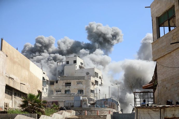 September 27, 2025, Gaza City, Gaza Strip, Palestinian Territory: Smoke rises following Israeli airstrikes that hit and destroyed multiple buildings in Gaza City, Gaza on September 27, 2025. Thirty-seven Palestinians were killed in attacks carried out by 