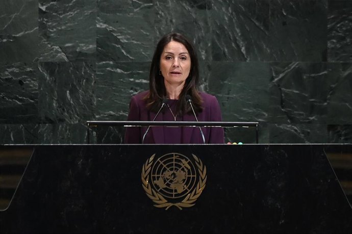 La representante permanente de Dinamarca ante Naciones Unidas, Christina Markus Lassen, comparece en la 80ª sesión de la Asamblea General de la ONU 