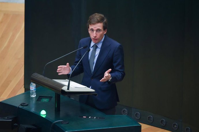Archivo - El alcalde de Madrid, José Luis Martínez-Almeida, durante un pleno del Ayuntamiento de Madrid