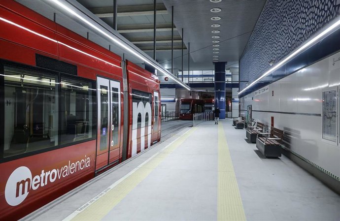 Archivo - Uno de los vagones de la Línea 10 de Metrovalencia