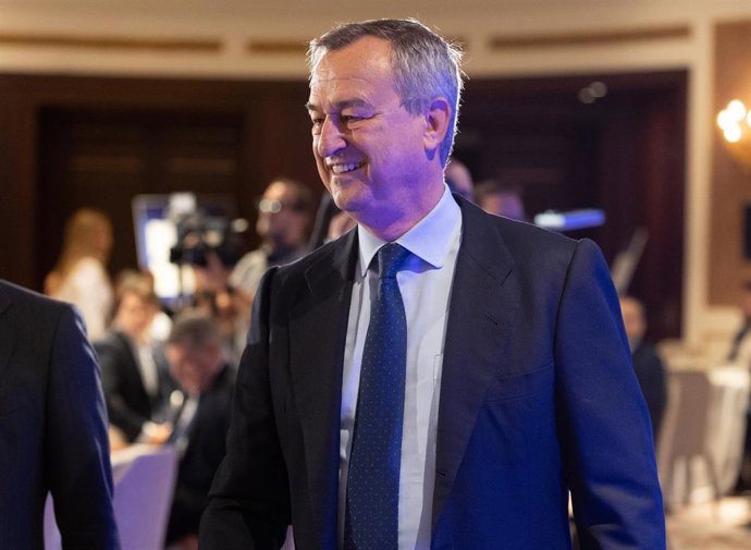 El CEO de Banco Sabadell, César González-Bueno, llega a un desayuno de Nueva Economía Fórum, a 19 de septiembre de 2025, en Madrid (España).