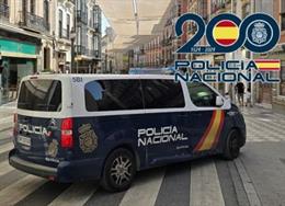 Patrulla de la Policía Nacional en el centro de Granada