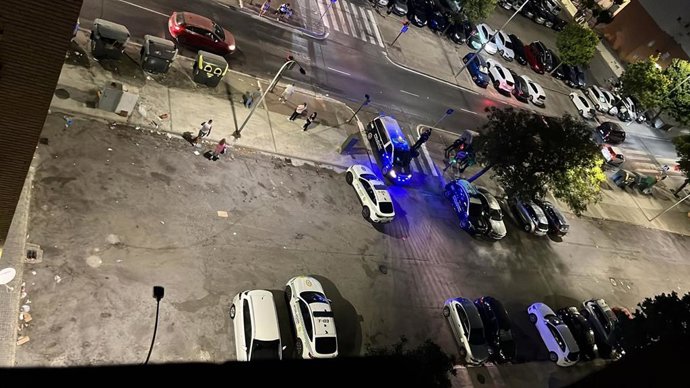 Vehículos policiales en la barriada Constitución de Jerez.