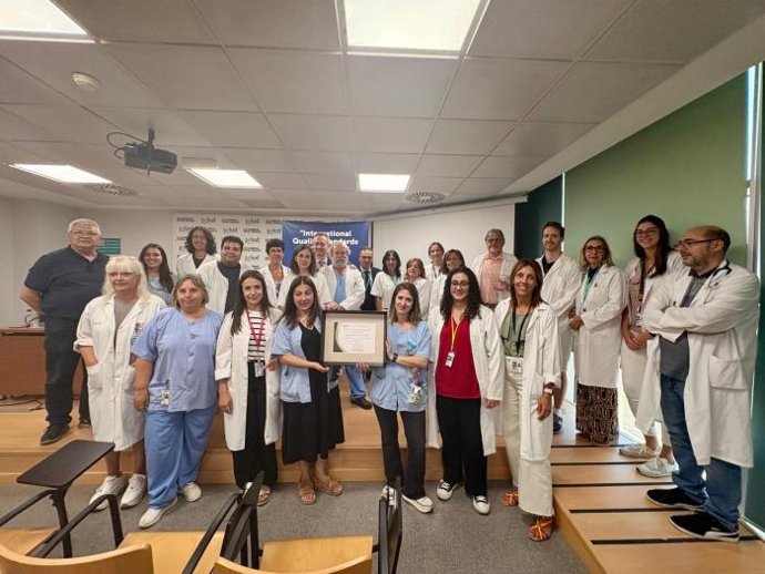 Dirección médica del Hospital, equipo médico y de Enfermería de Oncología Médica y profesionales del servicio de Farmacia.