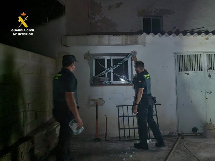 La Guardia Civil rescata a una mujer atrapada en un incendio en una vivienda de Altea