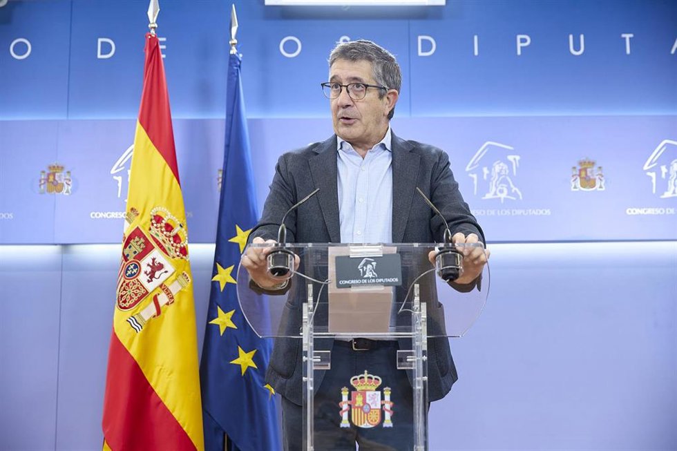 El portavoz del PSOE en el Congreso, Patxi López, durante una rueda de prensa posterior a la reunión de la junta de portavoces, en el Congreso de los Diputados, a 9 de septiembre de 2025, en Madrid (España).