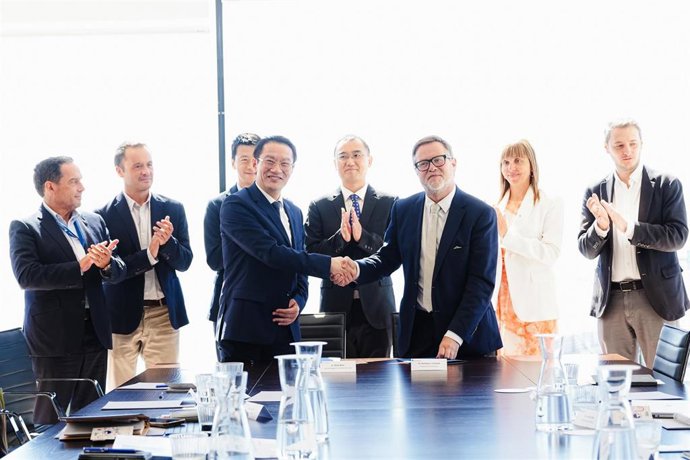 Port de Tarragona y China Construction Bank colaborarán para atraer inversión y aumentar tráfico.