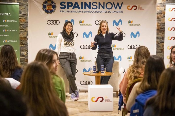 Archivo - Paula Fernández-Ochoa, durante una charla organizada por la RFEDI.