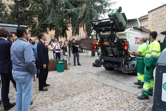 Presentación de la campaña 'Puerta a puerta' para facilitar el reciclaje de vidrio a los hosteleros del Casco Histórico.