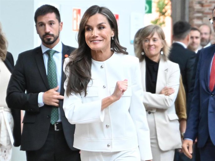 La reina Letizia asiste a la entrega de los premios Retina ECO 2025 en el Real Teatro de Retiro de Madrid