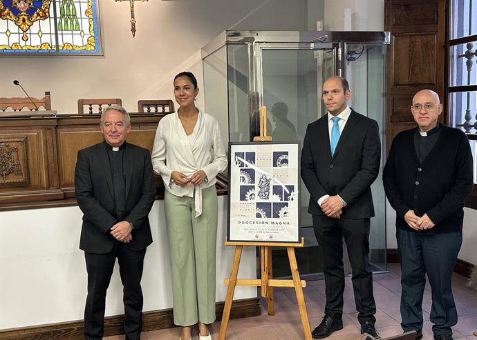 El vicario general, Jesús Fernández Lubiano; concejala de Turismo, Blanca Jiménez; el secretario de la Real Archicofradía de Lourdes, Ignacio Martín,  y el deán de la Catedral, Manuel Fernández, presentan los actos por los 75 años del Dogma de la Asunción