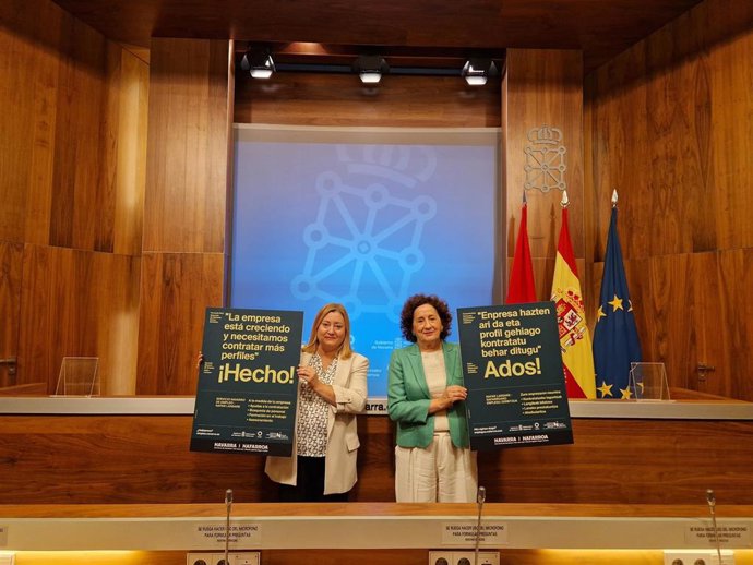 La consejera Maeztu, derecha de la imagen, y Miriam Martón, izquierda, en la presentación de la acción publicitaria de los servicios de Empleo.