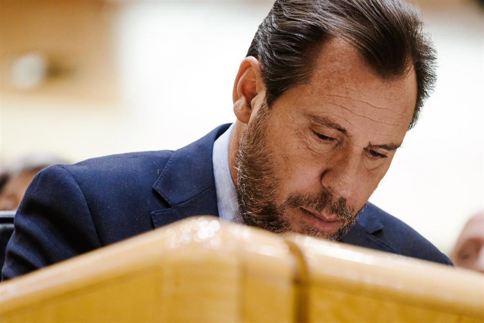 El ministro de Transportes y Movilidad Sostenible, Óscar Puente, durante una sesión de control al Gobierno en el Senado