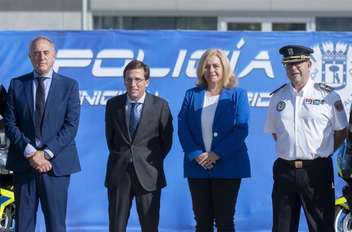 Archivo - Archivo.- El director general de la Policía Municipal, Pablo Enrique Rodríguez; el alcalde de Madrid, José Luis Martínez-Almeida; la vicealcaldesa, delegada de Seguridad y Emergencias y portavoz del Ayuntamiento, Inma Sanz