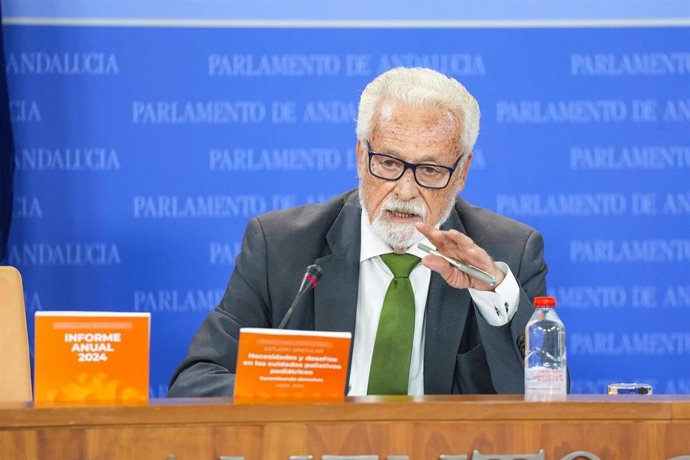 Archivo - Imagen de archivo del Defensor del Pueblo Andaluz, Jesús Maeztu, en el Parlamento andaluz.