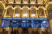 El Ibex 35 sube un 0,30% en la media sesión, hasta los 15.362 puntos