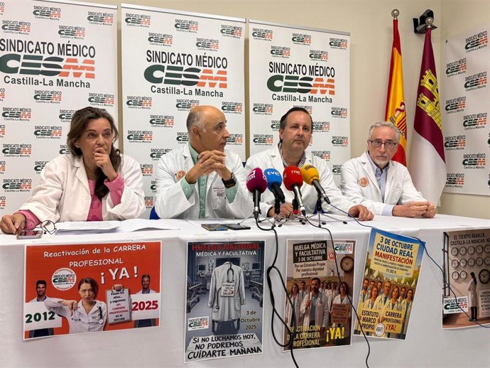 Rueda de prensa del Sindicato Médico (CESM) sobre la convocatoria de una huelga general a la que están convocados alrededor de 4.000 médicos de C-LM.