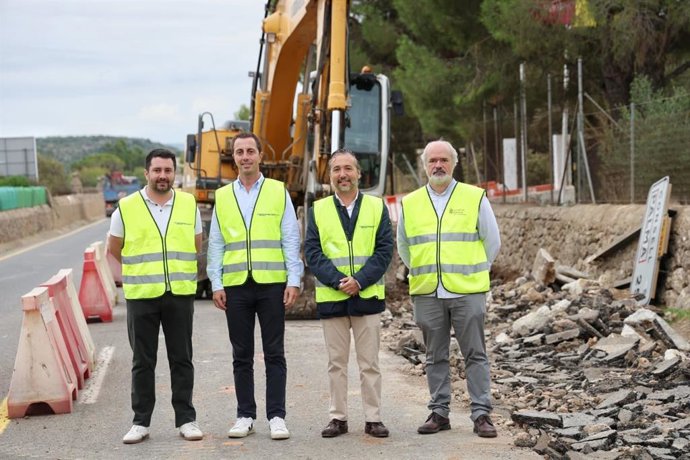 Visita del Consell de Mallorca a las obras del vial cívico de Alaró