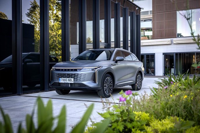 El Omoda 9 estrena la tecnología SHS con 537 CV de potencia combinada y hasta 1.100 km de autonomía.