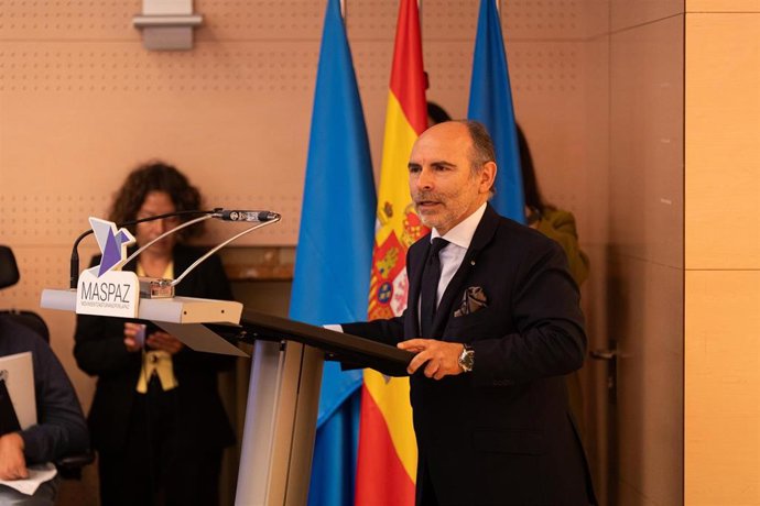 El rector de la Universidad de Ovviedo, Ignacio Villaverde.