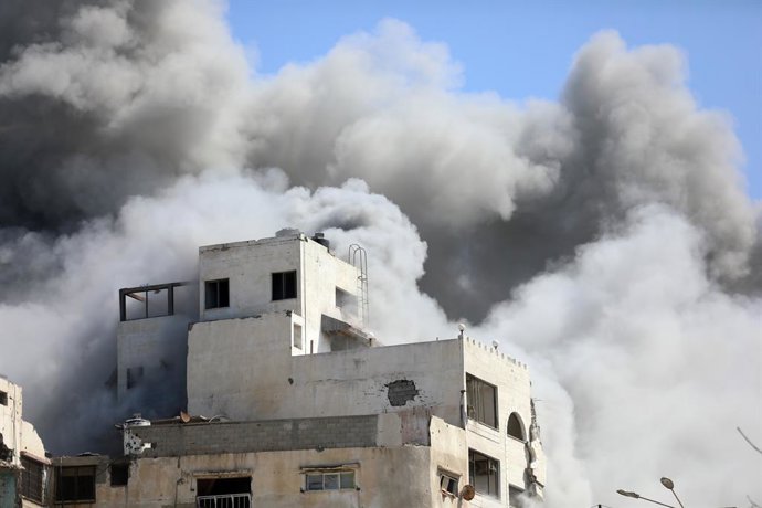September 27, 2025, Gaza City, Gaza Strip, Palestinian Territory: Smoke rises following Israeli airstrikes that hit and destroyed multiple buildings in Gaza City, Gaza on September 27, 2025. Thirty-seven Palestinians were killed in attacks carried out by 