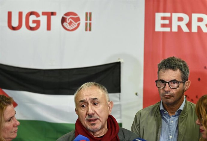 El secretario general de UGT, Pepe Álvarez, ofrece declaraciones a los medios durante la Asamblea de delegadas y delegados de UGT Euskadi, a 30 de septiembre de 2025, en Ermua, Vizcaya, País Vasco (España). 