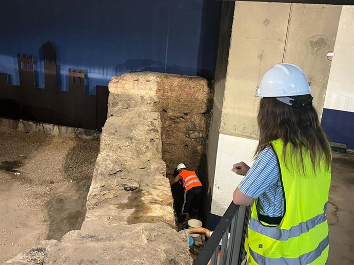 La vicealcaldesa y concejala de Fomento y Patrimonio, Rebeca Pérez, supervisa el comienzo de las obras