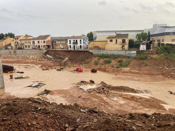 Un talús es desprèn en el barranc del Poyo a Picanya.