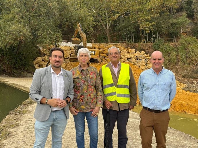 Reparación del camino principal del Parque de Oromana.