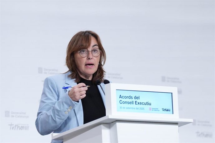 La portavoz del Govern, Sílvia Paneque, durante una rueda de prensa tras la reunión del Govern, en el Palau de la Generalitat, a 30 de septiembre de 2025, en Barcelona. Cataluña (España).