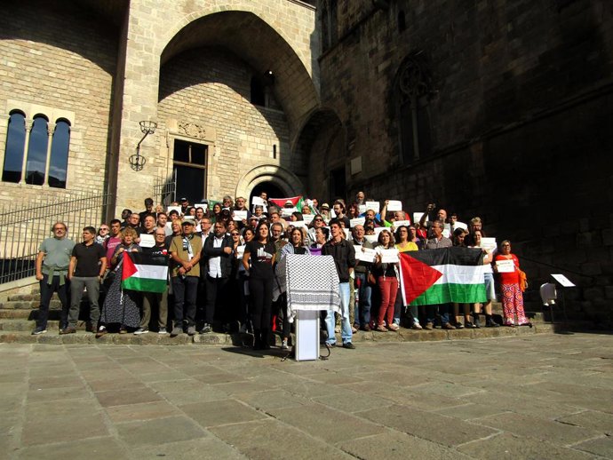 Representantes de organizações e sindicatos que apóiam a manifestação de 4 de outubro em favor da Palestina