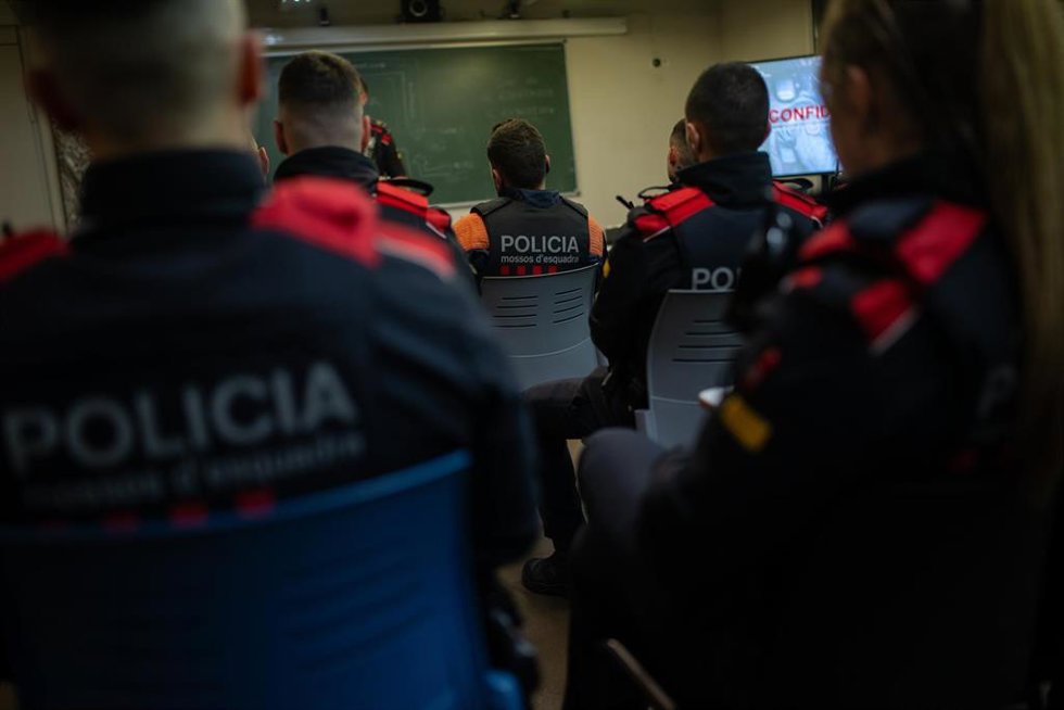 Archivo - Una operación de los Mossos dEsquadra, en una foto de archivo.