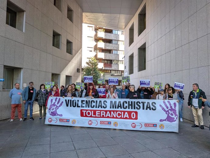 Concentración de sindicatos en Oviedo contra las violencias machistas