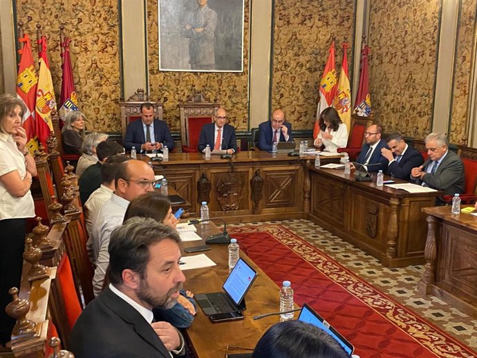 El Pleno de la Diputación aprueba una modificación de crédito de 31 millones para financiar los Planes Provinciales. Foto archivo