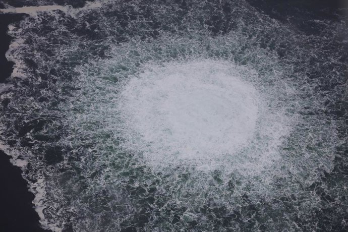 Archivo - FILED - 28 September 2022, Sweden, ---: The Nord Stream 1 gas leak in the Baltic Sea, photographed from a Swedish Coast Guard aircraft. The gas leaks from the Nord Stream pipelines in the Baltic Sea have had a significant impact on Sweden's gree