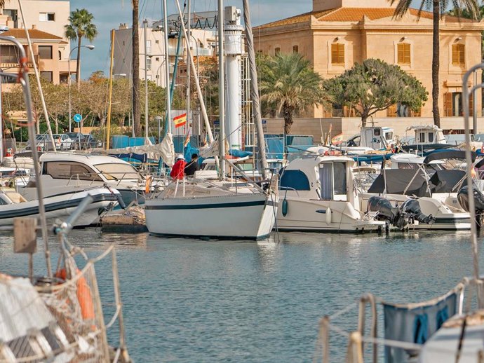 Archivo - Embarcaciones de recreo en un puerto de Palma.