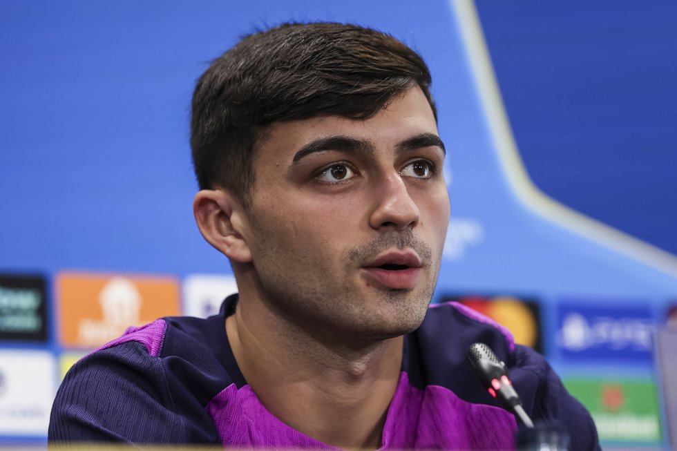 Pedri en rueda de prensa con el FC Barcelona previa al partido contra el PSG de la Liga de Campeones 25-26
