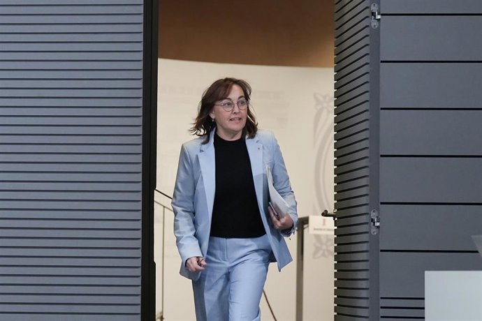 La portavoz del Govern, Sílvia Paneque, llega a una rueda de prensa tras la reunión del Govern, en el Palau de la Generalitat, a 30 de septiembre de 2025, en Barcelona, Cataluña (España)