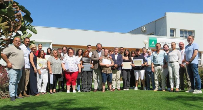 Graduación de la nueva promoción de cocineros y camareros en la Escuela de Hostelería de Islantilla (Huelva).