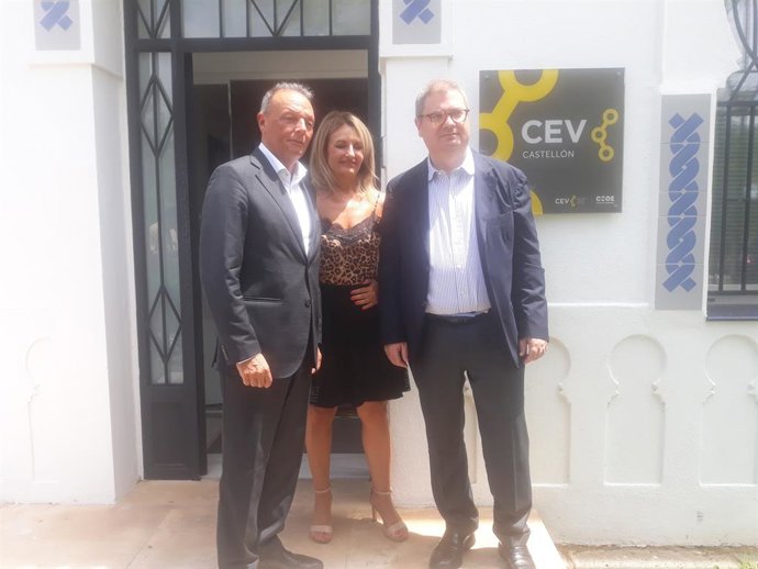 Archivo - Arxiu - Nuria Montes junt amb el president de CEV, Salvador Navarro, i al president de CEV Castelló, Luis Martí