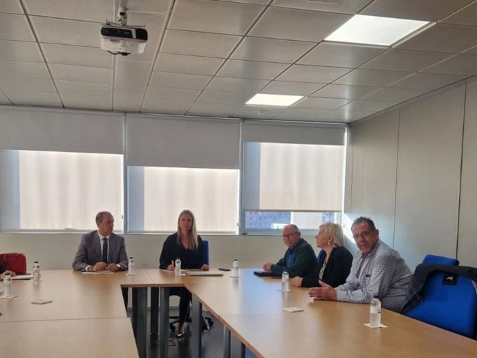 El consejero de Sanidad del Gobierno de Aragón, José Luis Bancalero Flores, y la gerente única de Atención Primaria, Pilar Borraz.