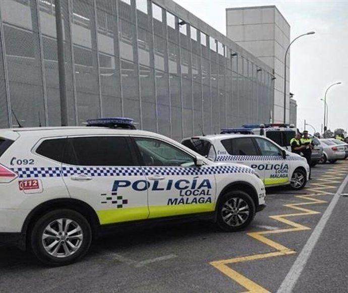 Archivo - Coche policía local málaga vehículo policial control
