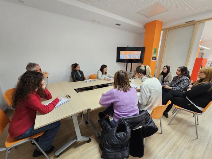 Archivo - Reunión entre represantes de la Fundación Secretariado Gitano y el Ayuntamiento de Vitoria-Gasteiz