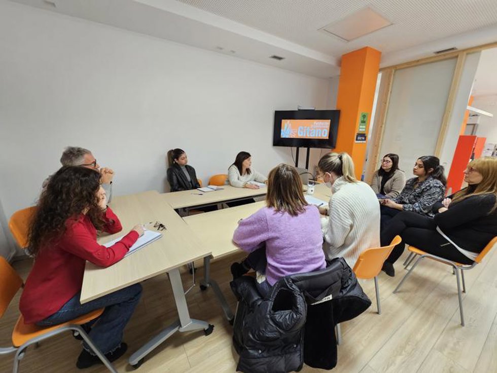 Archivo - Reunión entre represantes de la Fundación Secretariado Gitano y el Ayuntamiento de Vitoria-Gasteiz